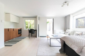 Falsterbo Guesthouse - Modern Comfort with Private Patio in Falsterbo